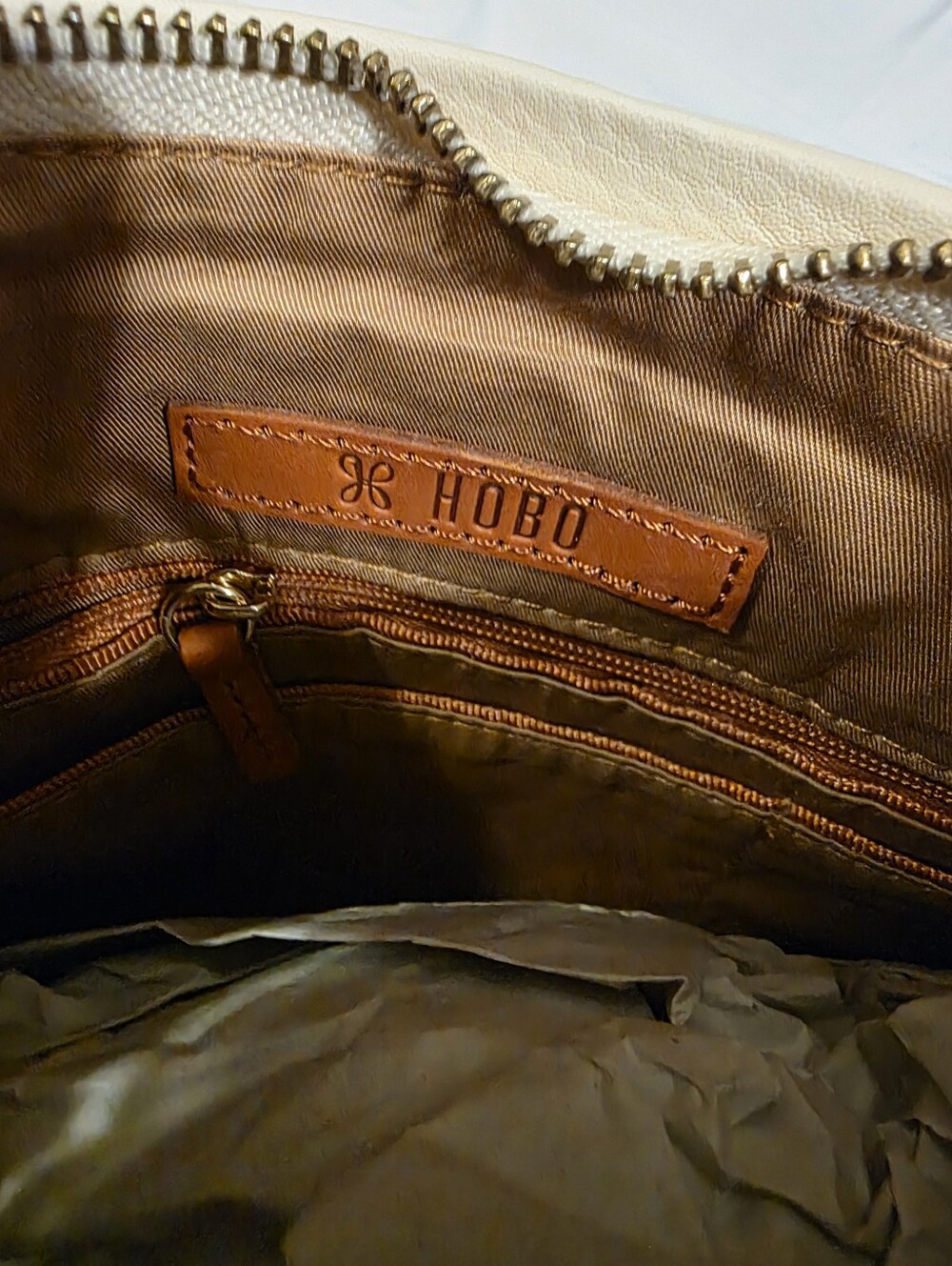 NWOT HOBO Classic Cream Crossbody Shoulder Bag - Picture 6 of 9